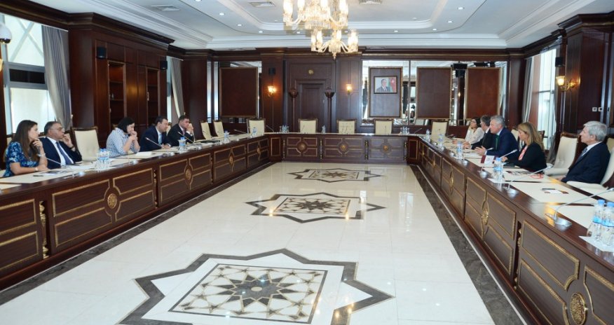 Italy seeks to expand relations with Azerbaijan