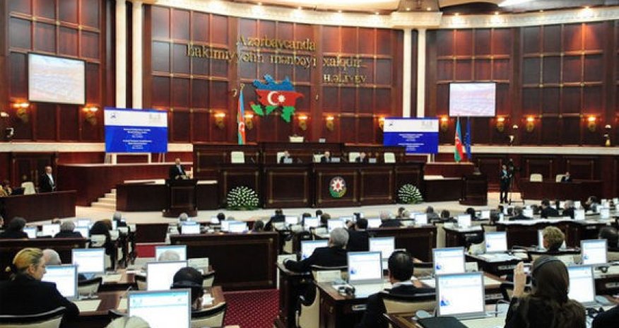 2016-cı il üzrə büdcə zərfi Milli Məclisə daxil oldu