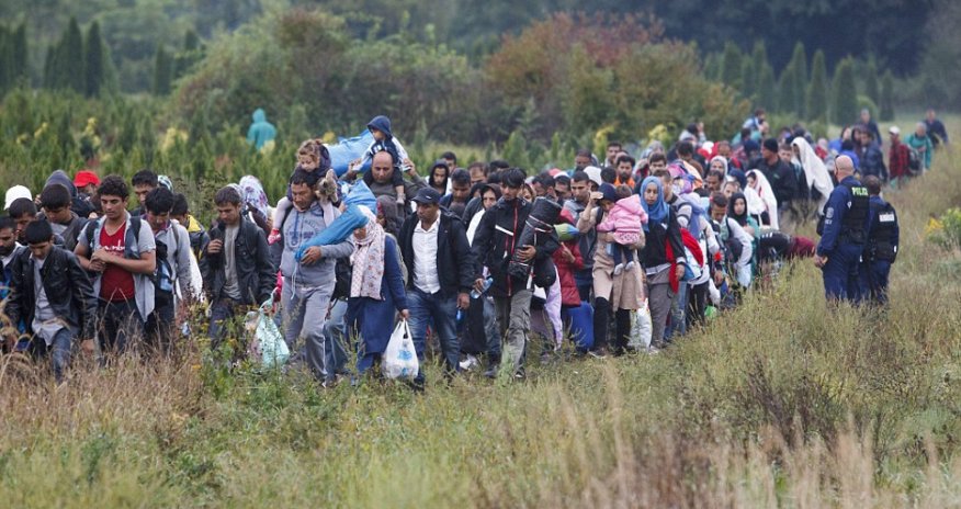 20,000 refugees arrive in Austria in just two days
