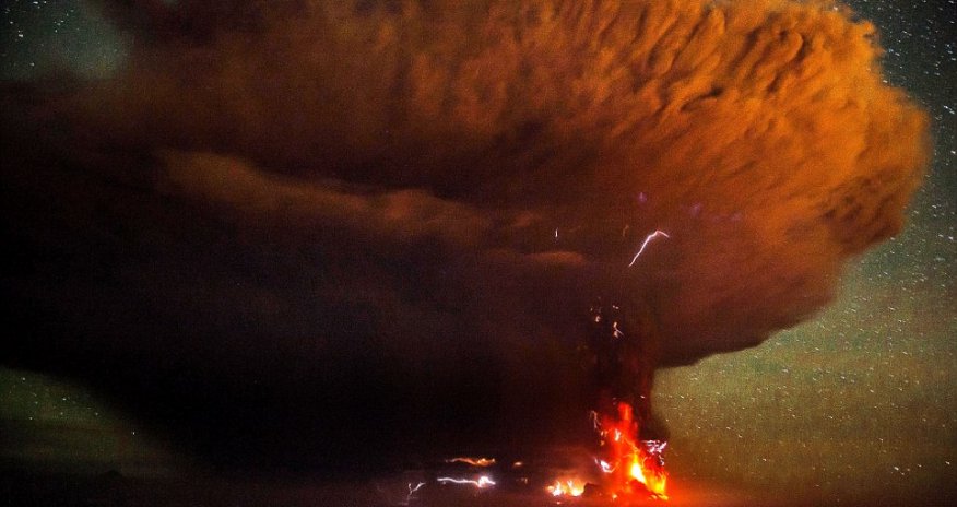 Incredible moment Chilean volcano sends huge plume of ash