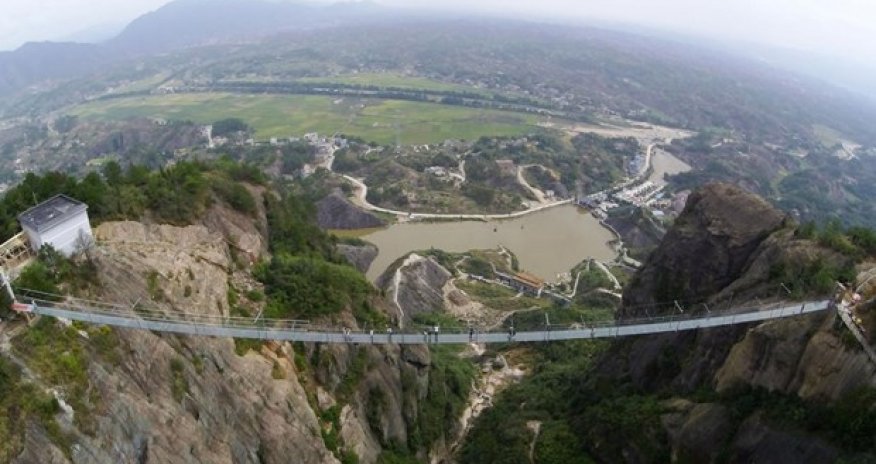 Dünyanın ən uzun şüşə körpüsü - FOTOLAR