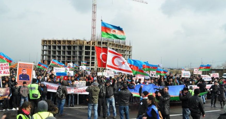 Azərbaycanda mitinq keçirmək üçün yerlər – SİYAHI