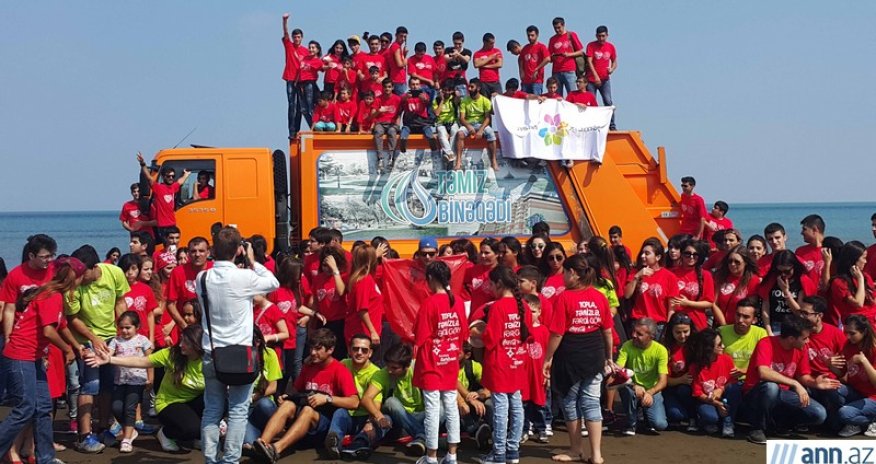 Caspian coast cleaned off garbage in campaign sponsored by Coca-Cola, Bakcell