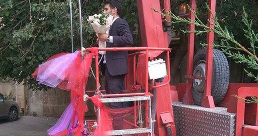 Bakıda kranla evlilik təklifi – VİDEO