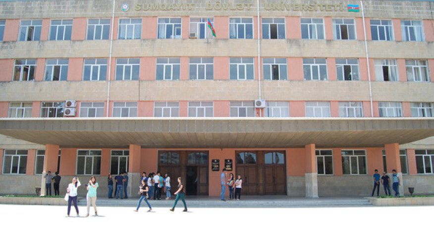 ​Universitetdə kütləvi dava: tələbələrdən biri bıçaqlandı