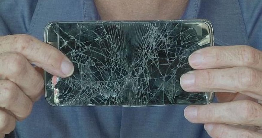 Cracked screens: the smartphone makers’ challenge