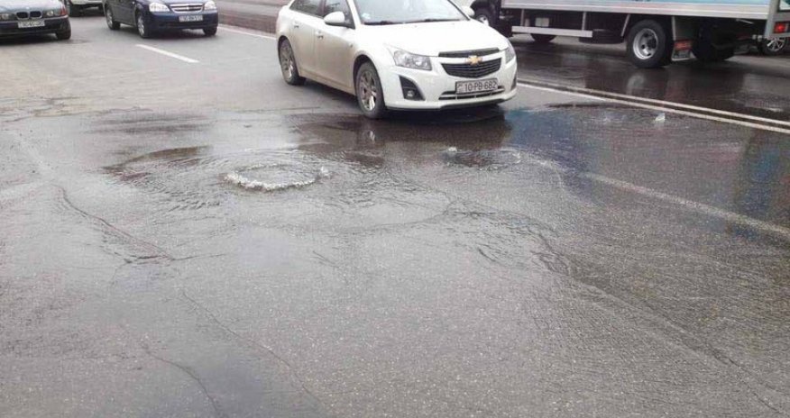 Центральная улица Баку затоплена сточными водами -  ФОТО