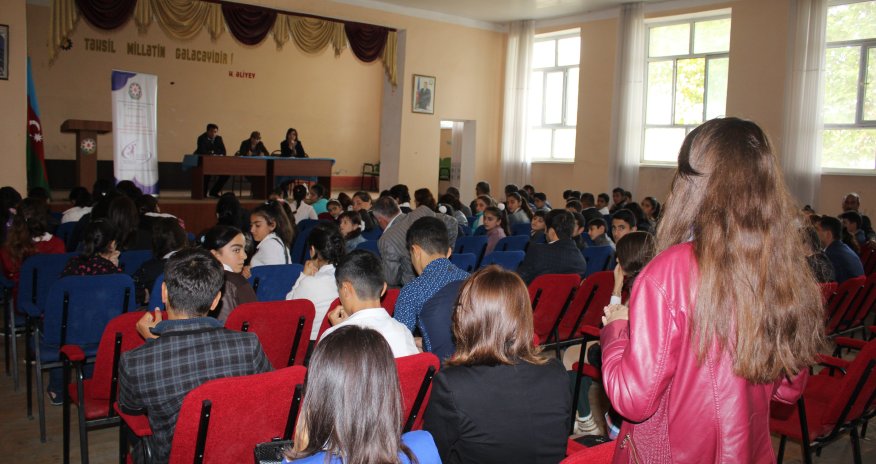 Qızların təhsildən erkən ayrılması əleyhinə kampaniya