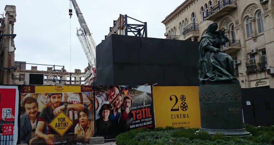 Уничтоженное здание кинотеатра 