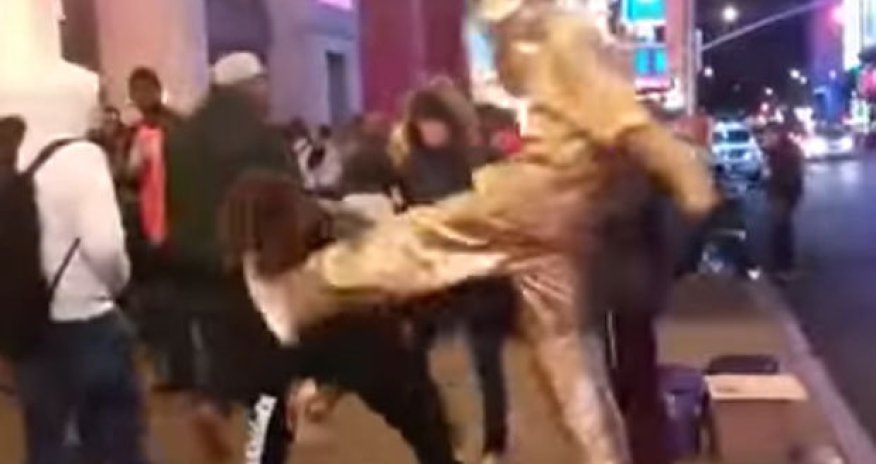 Human statue flies into action after getting robbed