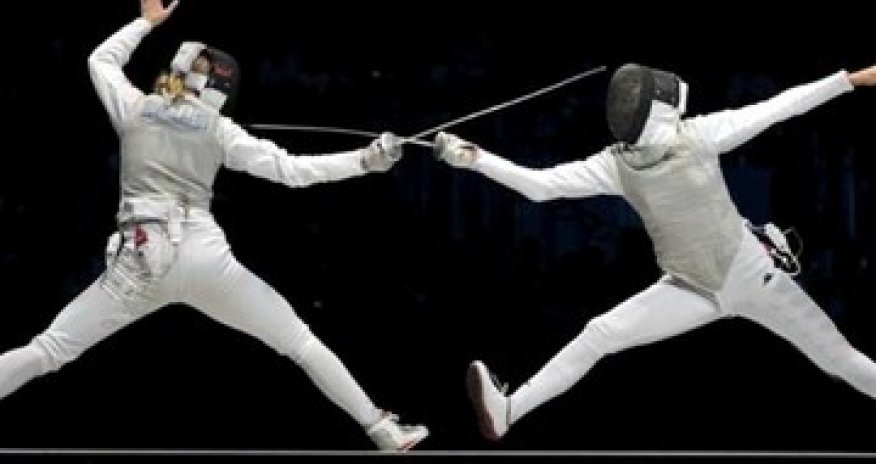 Azerbaijani female fencers claim bronze in France