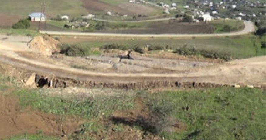 Daha bir avtomobil yolunda sürüşmə aktivləşdi - FOTO