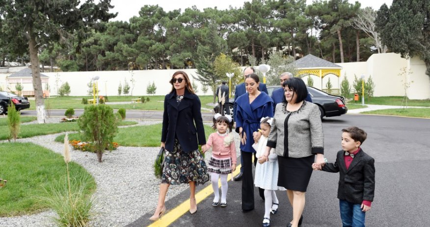 Mehriban Əliyeva Mərdəkanda körpələr evi-uşaq bağçasının açılışında - Fotolar