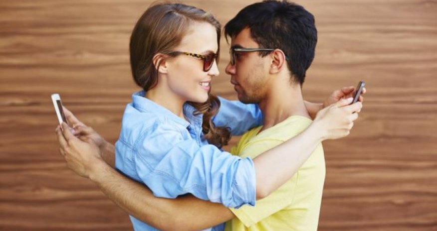 Facebook tests 'break-up' tools