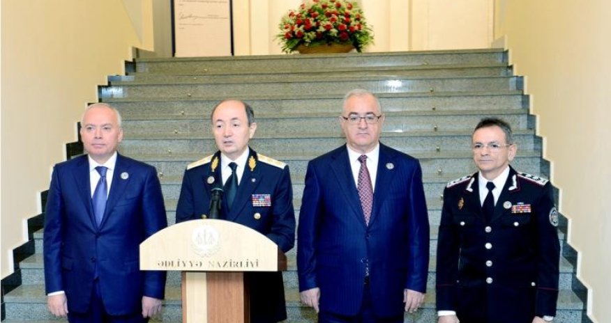 Mədət Quliyev ədliyyə işçilərini təbrik etdi - Fotolar