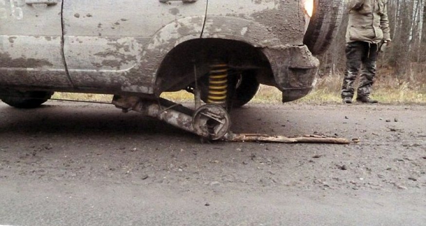 Russian replaces a missing wheel with a TREE for genius