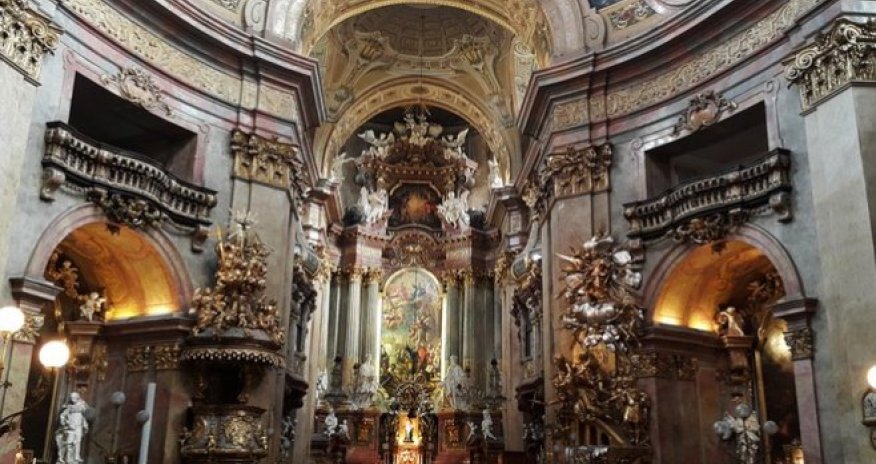 Avstriya səmasında barokko üslubunda kilsə - REPORTAJ