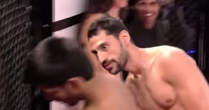 World's cockiest entrance… gets KOed in 9 secs