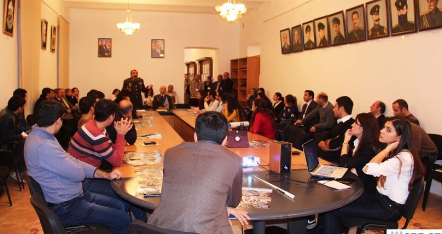 Jurnalistlər Hərb Tarixi Muzeyində - FOTOLAR