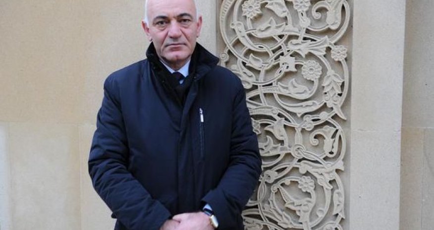 Əbülfəs Qarayevə şeir yazan şair işdən qovuldu