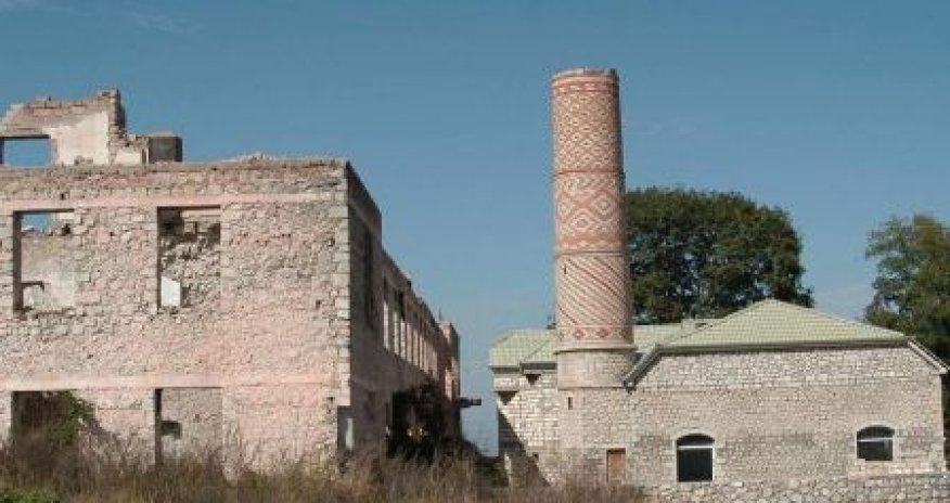 İranlı mütəxəssislər Şuşa məscidinin təmirinə başlayıb