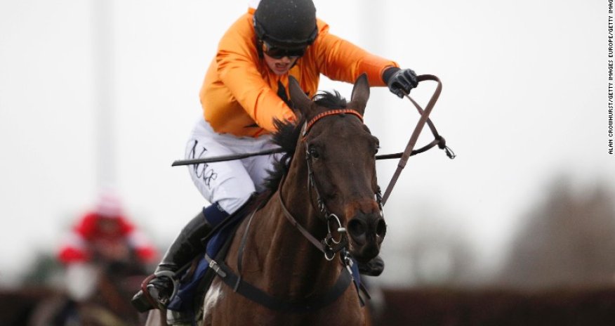 Lizzie Kelly makes horse racing history at Kempton