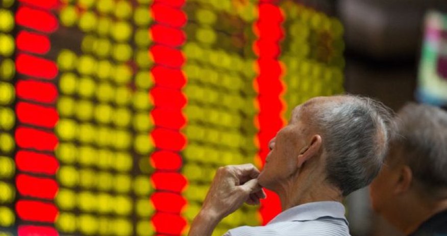 Mainland Chinese shares stop trading after 7% plunge