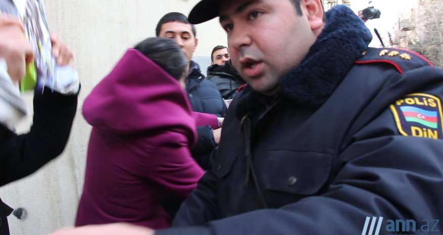 NO COMMENT: Jurnalistlərin aksiyası və polis zorakılığı