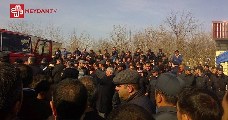 Azerbaijan protests flag political risks of falling oil price