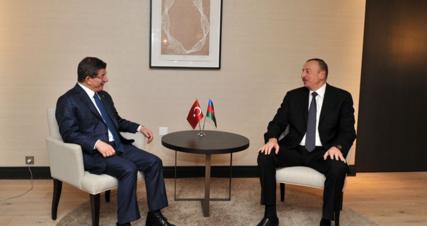 İlham Əliyev Türkiyənin baş naziri ilə görüşdü