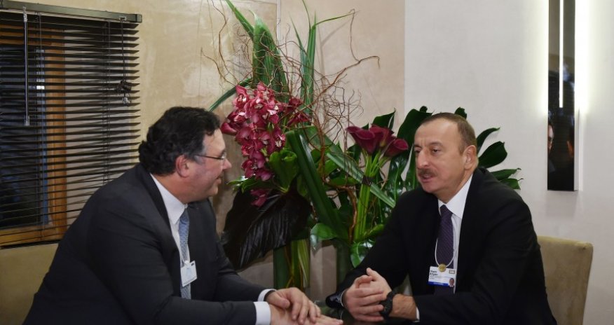 ​İlham Əliyev Davosda TOTAL şirkətinin baş icraçı direktoru ilə görüşdü