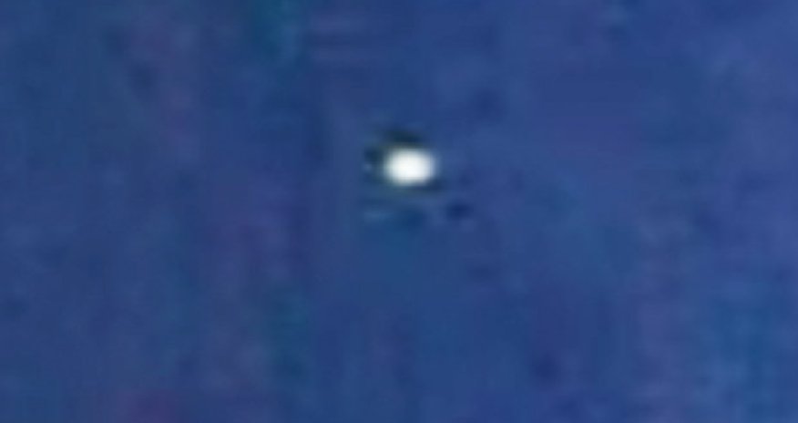 Mysterious UFO floating through sky leaves alien investigators puzzled