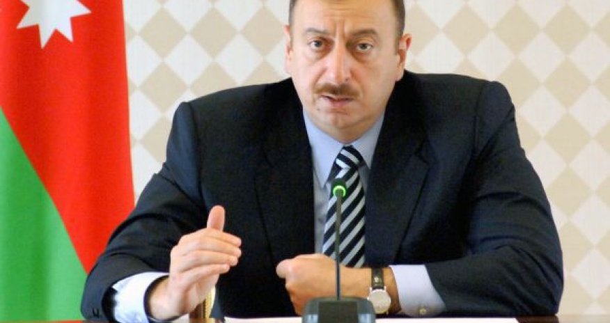 İlham Əliyev məmurları topladı