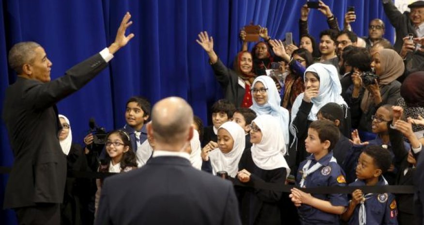 Obama visits a mosque to send pointed message to non-Muslims
