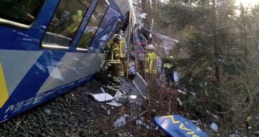 Кадры с места столкновения поездов