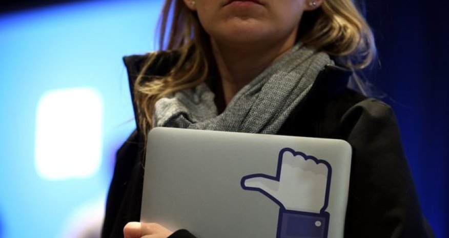 Facebook hit by French privacy order