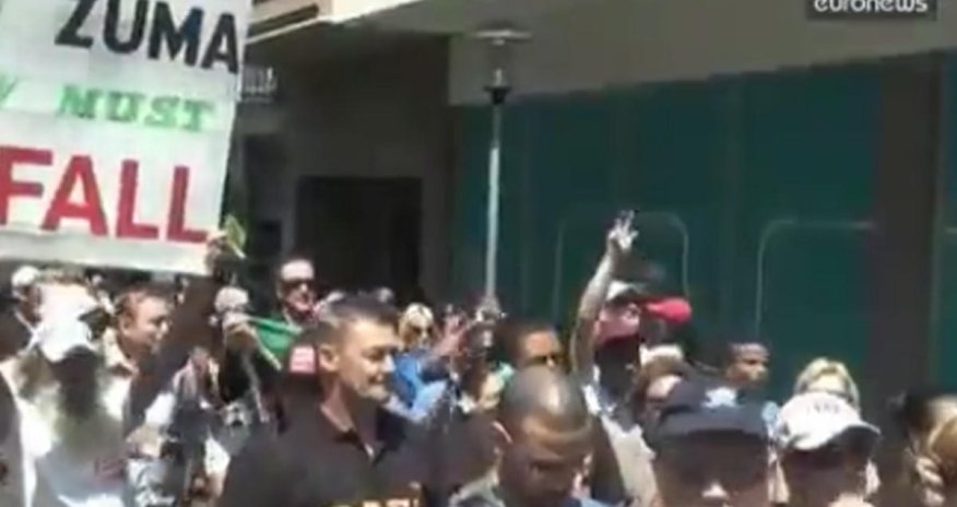 Оппозиция требует отставки президента