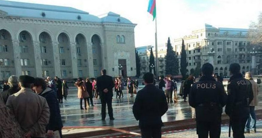 Gəncədə müəllimlərin küçə təmizləməsi xəbəri ilə bağlı AÇIQLAMA