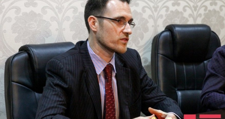 Information officer of US embassy in Azerbaijan visits APA Holding