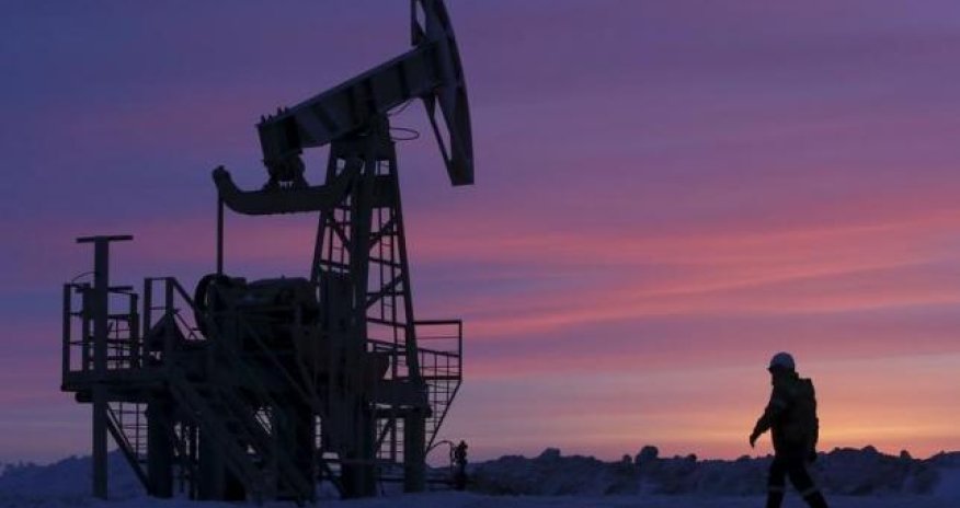 Oil prices fall on oversupply concerns after US crude stocks hit record