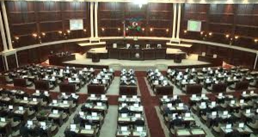 Azerbaijan approves revised 2016 budget with oil at $25 per barrel