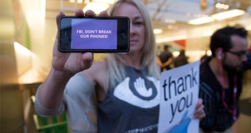 Apple boss Tim Cook hits back at FBI investigation