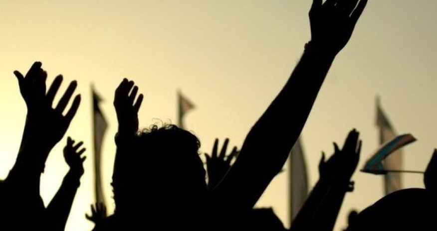 Azərbaycanda rus dilinə qarşı etiraz: Bir neçə tamaşaçı zalı tərk etdi