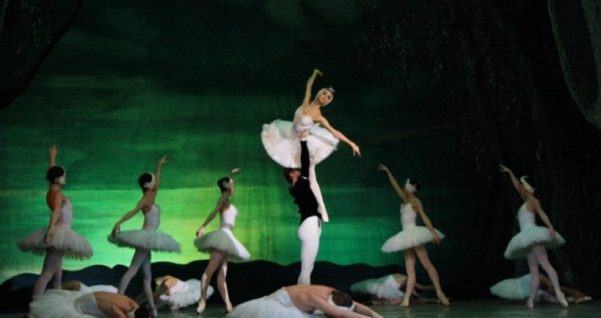 Bakı səhnəsində unikal sevgi səhnəsi - REPORTAJ