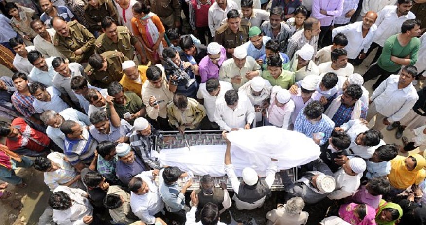 Hundreds mourn Indian 16-year-old burned alive following horrific rape