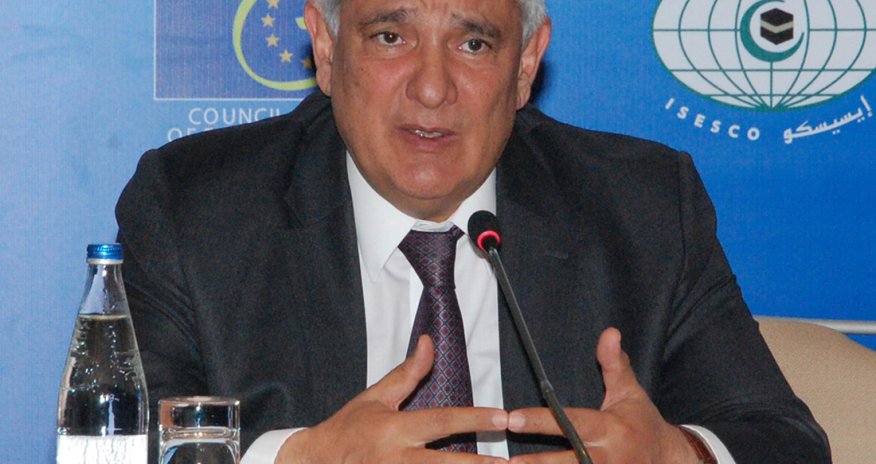 Kamal Abdulla “Qızıl Delviq” mükafatına layiq görüldü