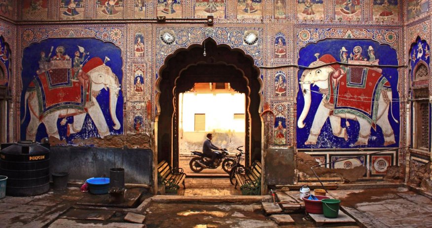 The abandoned mansions of billionaires