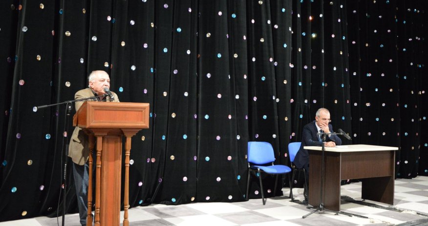 Gənc Tamaşaçılar Teatrında ölkədəki son hadisələr müzakirə edildi - FOTOLAR