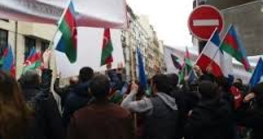 В Париже состоялась акция протеста против Армении - ФОТО