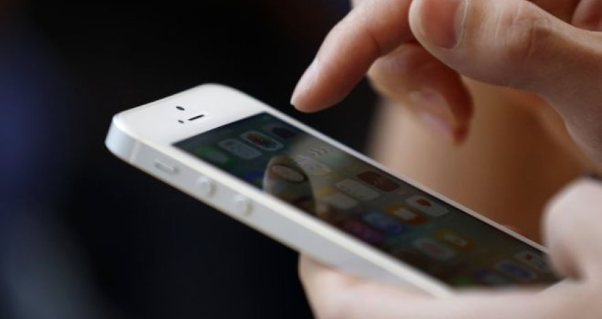 US pushes Apple for access to iPhones in criminal cases